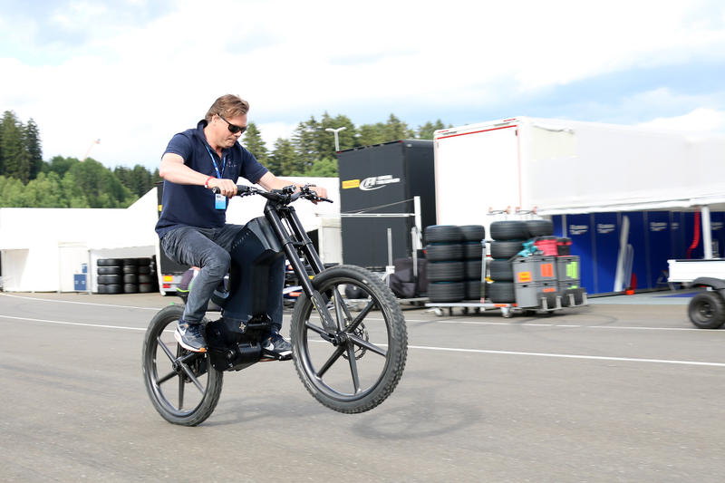 Illustration for article titled What It's Like to Ride This Incredible E-Bike at 40 Miles Per Hour